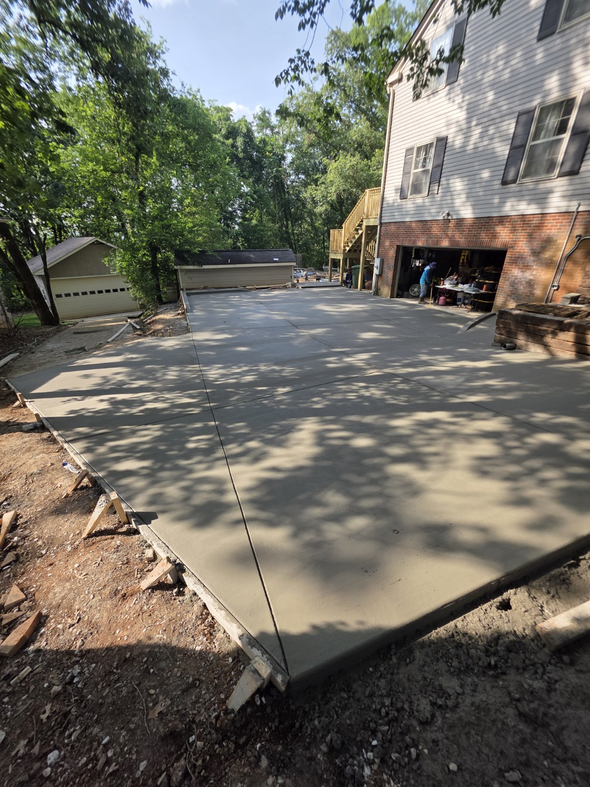 Large completed concrete driveway by Laney Construction
